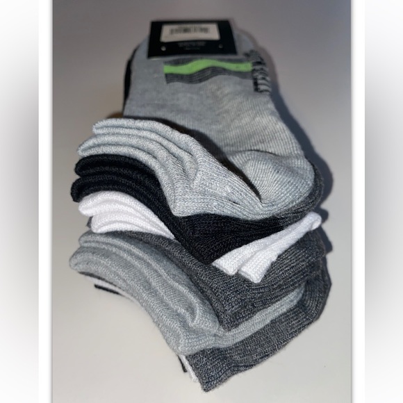 Steve Madden Low Cut Socks 8 Pair Men 6-12.5 Black White Gray w Mixed Logo NEW! - Picture 10 of 11